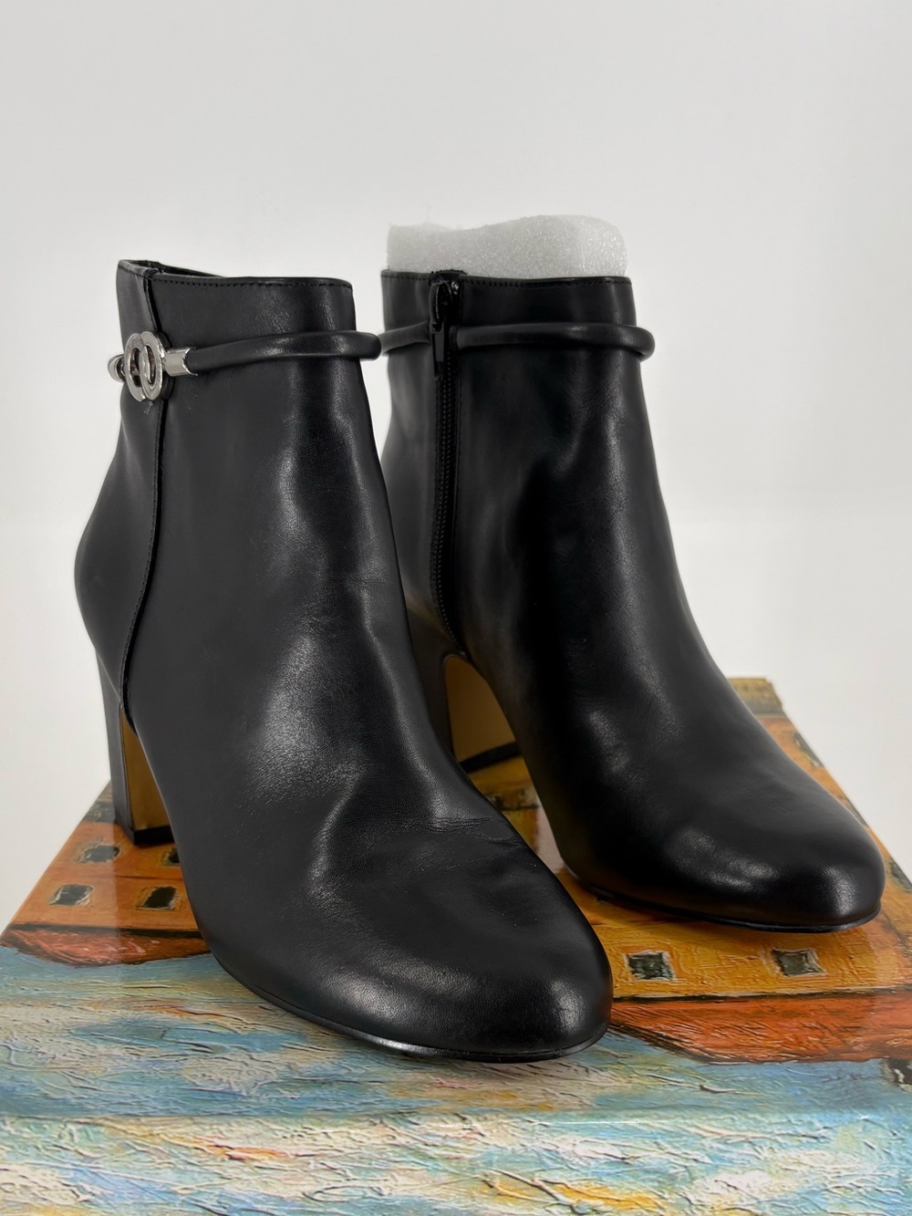 New Bella vita women’s Black Leather Ankle Boots with Decorative Buckle size 8